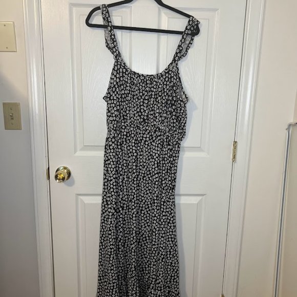 Ruffle strap Daisy print Maxi Sundress Black and White Floral‎ Maxi Plus size - Picture 6 of 8